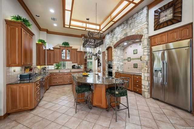 8040 Rolling Acres Trail, Fair Oaks Ranch, TX 78015