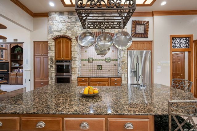 8040 Rolling Acres Trail, Fair Oaks Ranch, TX 78015