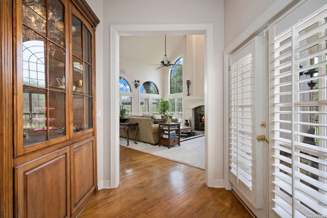 8040 Rolling Acres Trail, Fair Oaks Ranch, TX 78015
