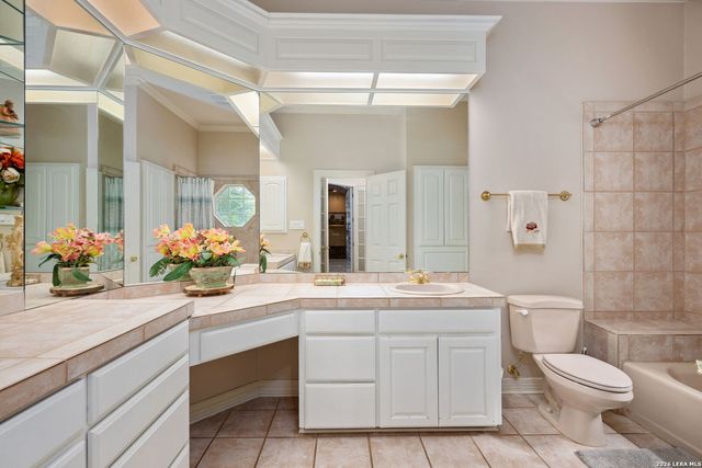 8040 Rolling Acres Trail, Fair Oaks Ranch, TX 78015
