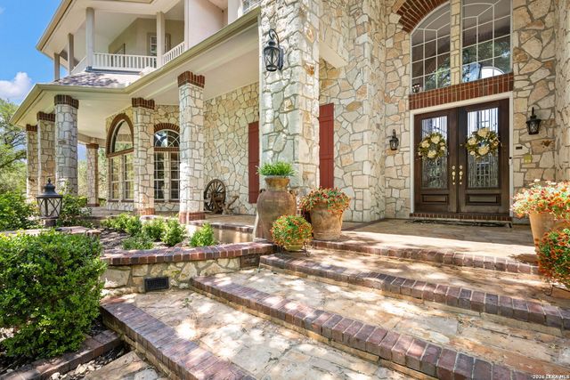 8040 Rolling Acres Trail, Fair Oaks Ranch, TX 78015