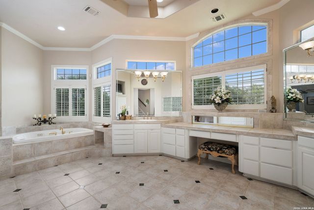 8040 Rolling Acres Trail, Fair Oaks Ranch, TX 78015