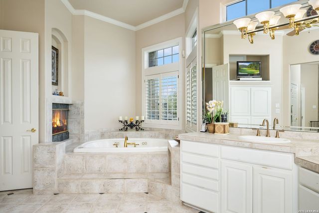 8040 Rolling Acres Trail, Fair Oaks Ranch, TX 78015