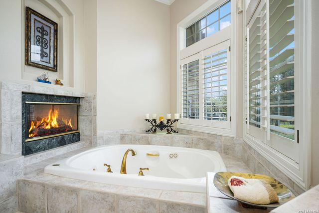 8040 Rolling Acres Trail, Fair Oaks Ranch, TX 78015