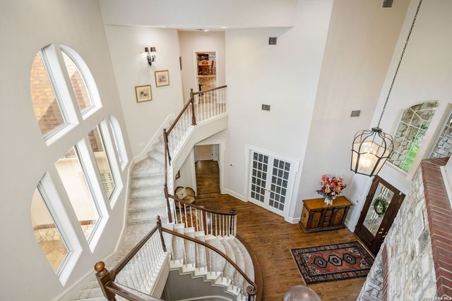 8040 Rolling Acres Trail, Fair Oaks Ranch, TX 78015