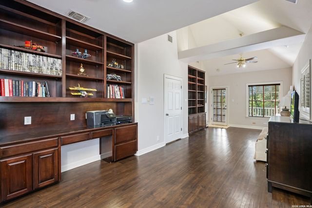 8040 Rolling Acres Trail, Fair Oaks Ranch, TX 78015
