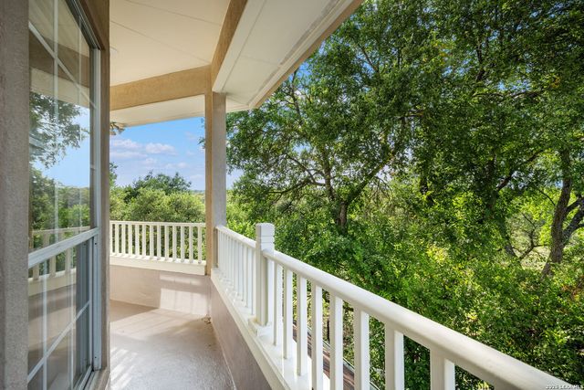 8040 Rolling Acres Trail, Fair Oaks Ranch, TX 78015