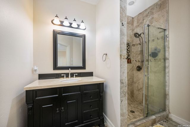8040 Rolling Acres Trail, Fair Oaks Ranch, TX 78015