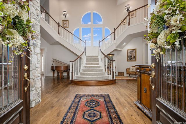 8040 Rolling Acres Trail, Fair Oaks Ranch, TX 78015