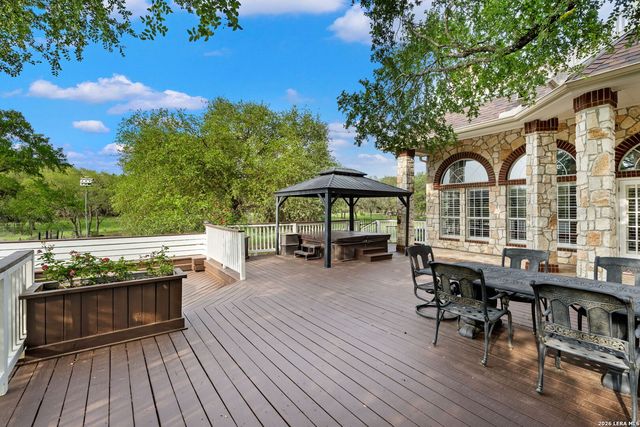 8040 Rolling Acres Trail, Fair Oaks Ranch, TX 78015