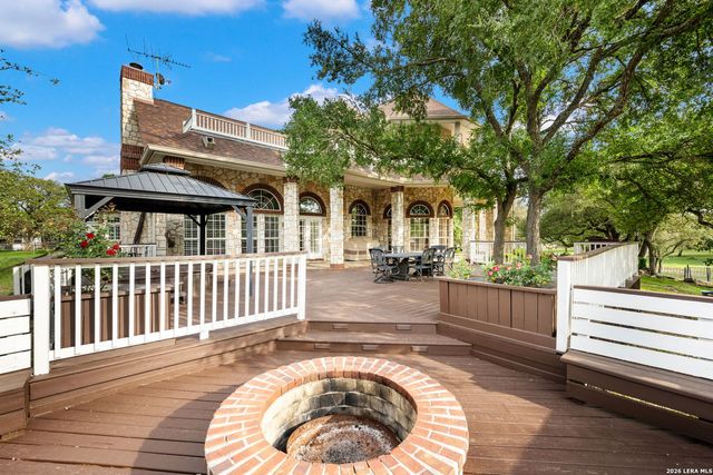 8040 Rolling Acres Trail, Fair Oaks Ranch, TX 78015