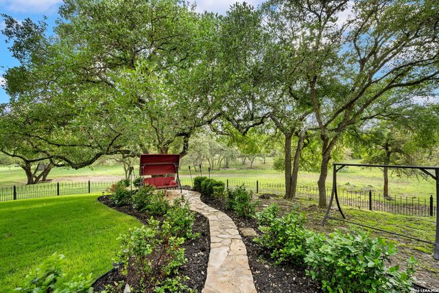 8040 Rolling Acres Trail, Fair Oaks Ranch, TX 78015
