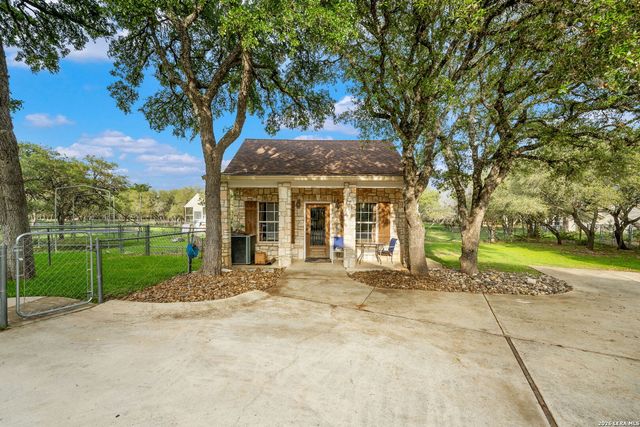 8040 Rolling Acres Trail, Fair Oaks Ranch, TX 78015