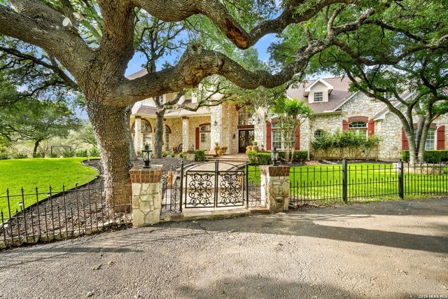 8040 Rolling Acres Trail, Fair Oaks Ranch, TX 78015