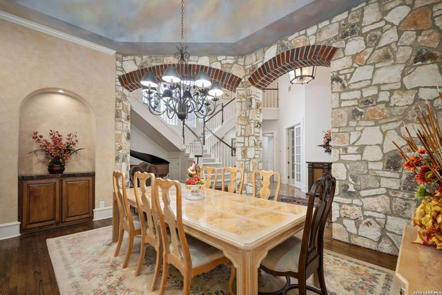 8040 Rolling Acres Trail, Fair Oaks Ranch, TX 78015