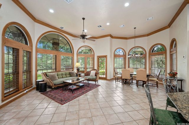 8040 Rolling Acres Trail, Fair Oaks Ranch, TX 78015