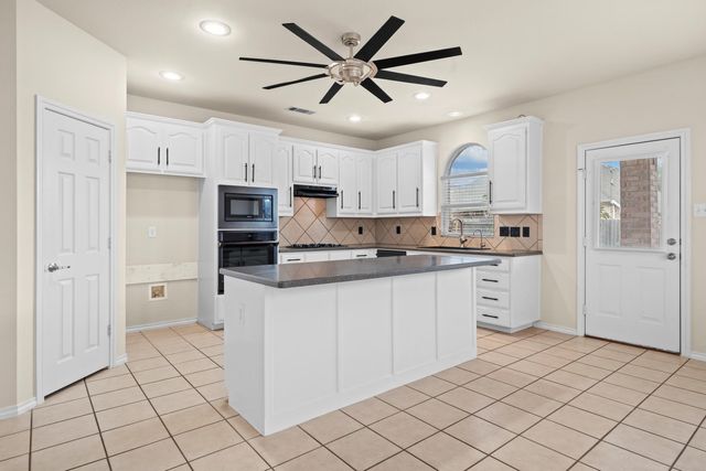 2517 Early Bird Drive, Arlington, TX 76001