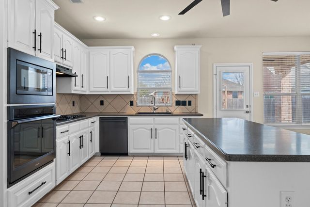 2517 Early Bird Drive, Arlington, TX 76001