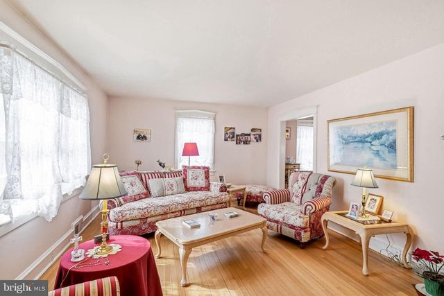 9 HAINES DR, Moorestown, NJ 08057