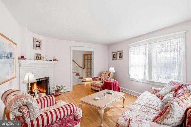 9 HAINES DR, Moorestown, NJ 08057