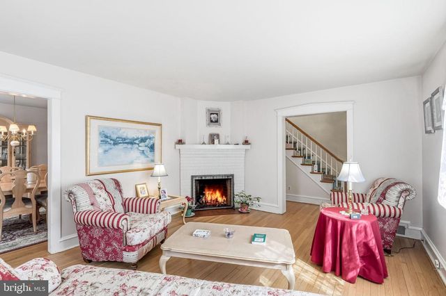 9 HAINES DR, Moorestown, NJ 08057