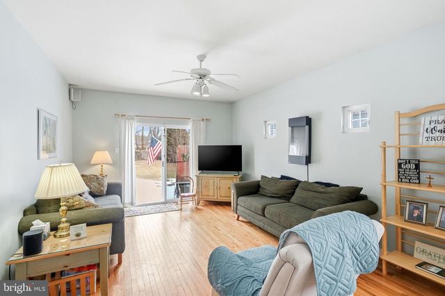 9 HAINES DR, Moorestown, NJ 08057