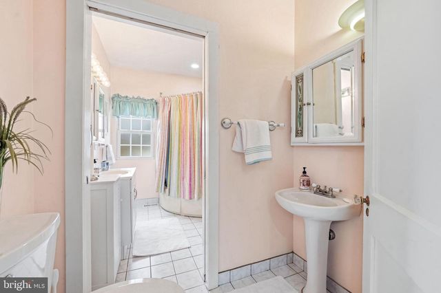 9 HAINES DR, Moorestown, NJ 08057