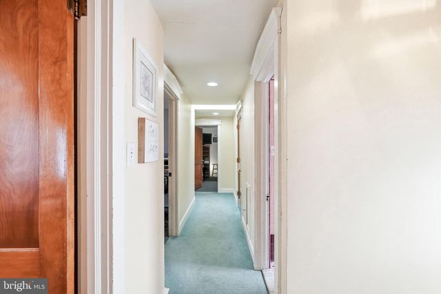 9 HAINES DR, Moorestown, NJ 08057