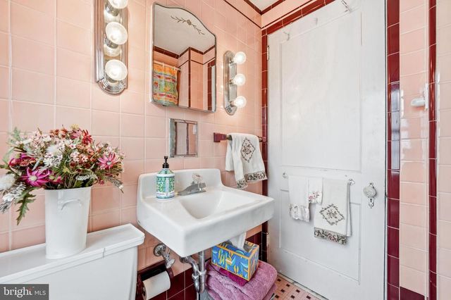 9 HAINES DR, Moorestown, NJ 08057