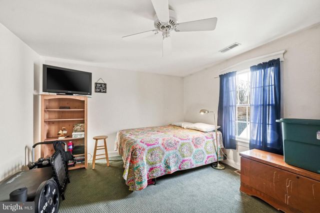 9 HAINES DR, Moorestown, NJ 08057