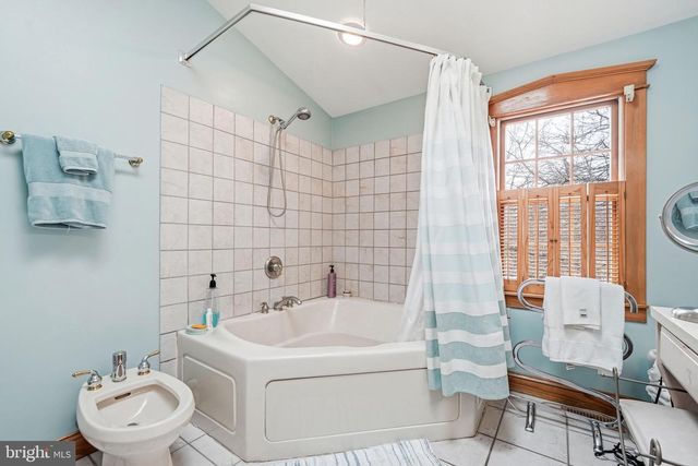 9 HAINES DR, Moorestown, NJ 08057