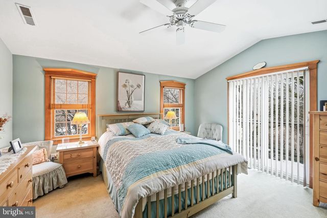 9 HAINES DR, Moorestown, NJ 08057