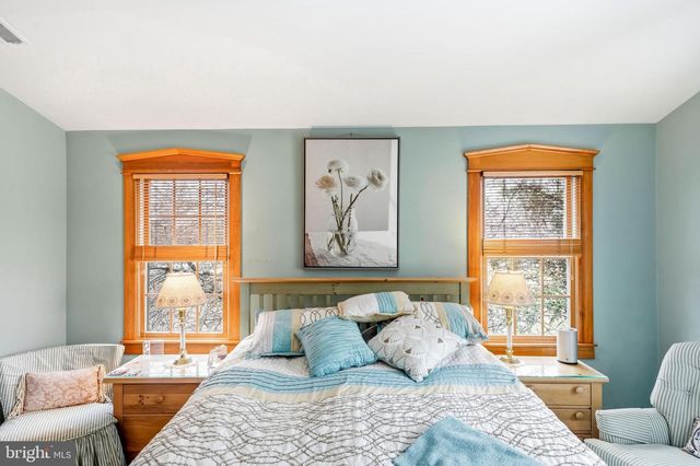 9 HAINES DR, Moorestown, NJ 08057