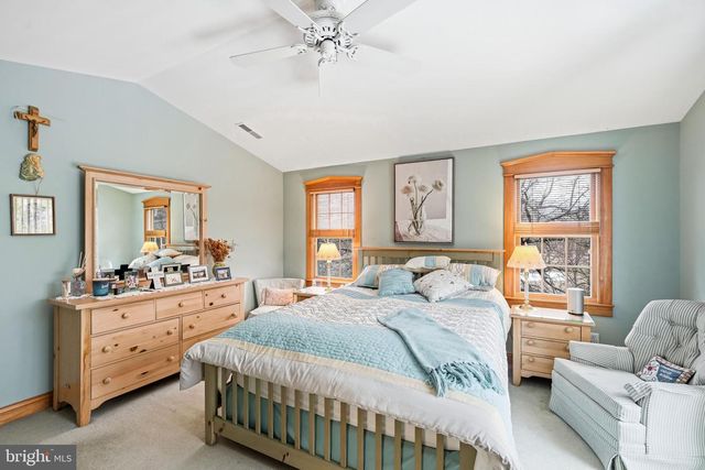 9 HAINES DR, Moorestown, NJ 08057