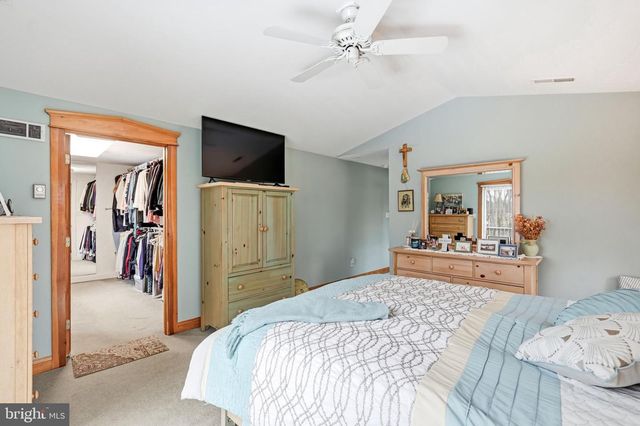 9 HAINES DR, Moorestown, NJ 08057