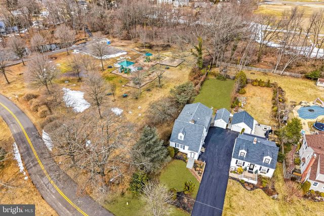 9 HAINES DR, Moorestown, NJ 08057