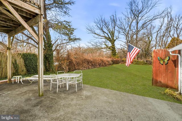 9 HAINES DR, Moorestown, NJ 08057