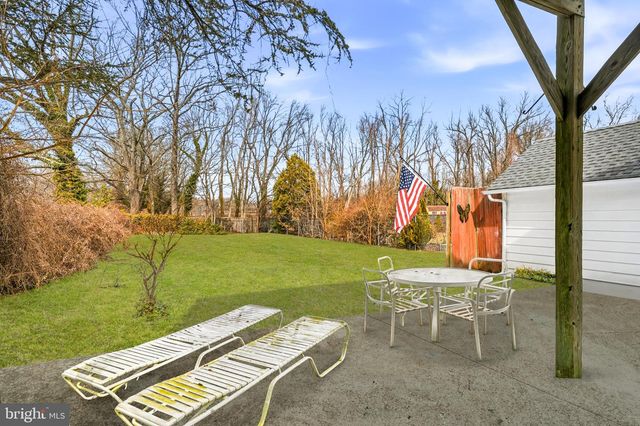 9 HAINES DR, Moorestown, NJ 08057