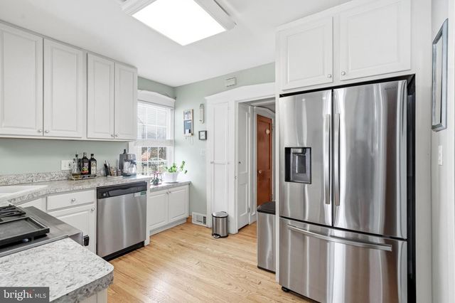 9 HAINES DR, Moorestown, NJ 08057