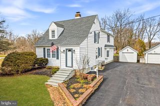 9 HAINES DR, Moorestown, NJ 08057