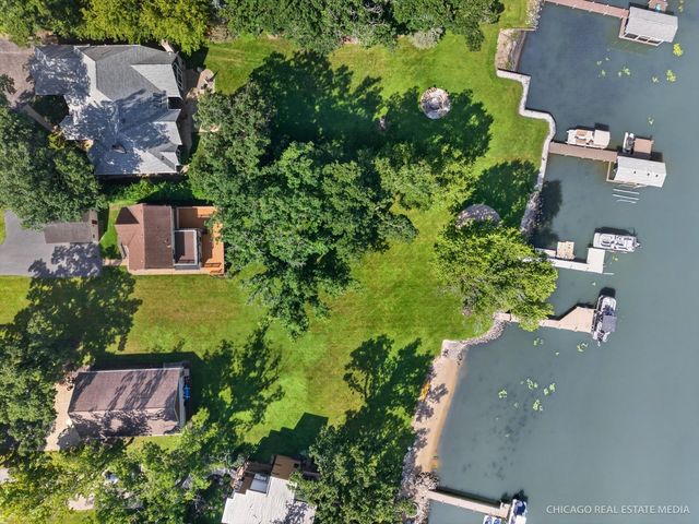 220 Hickory Nut Grove Lane, Cary, IL 60013
