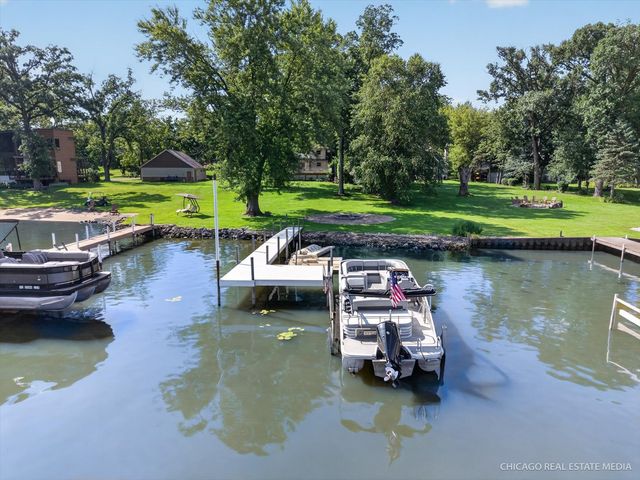 220 Hickory Nut Grove Lane, Cary, IL 60013