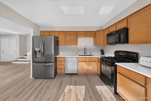 220 Hickory Nut Grove Lane, Cary, IL 60013