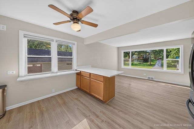 220 Hickory Nut Grove Lane, Cary, IL 60013
