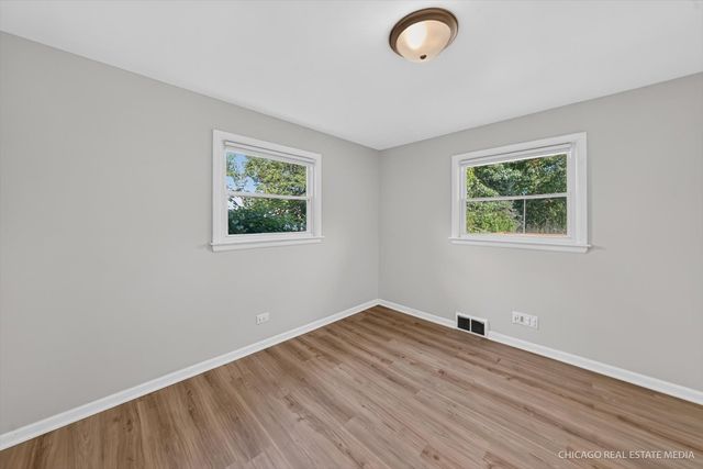 220 Hickory Nut Grove Lane, Cary, IL 60013