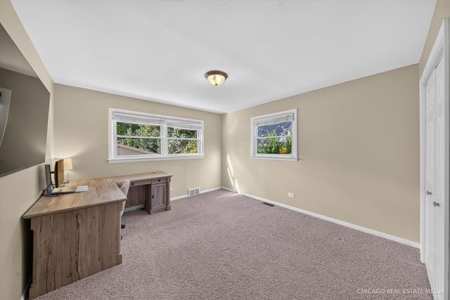 220 Hickory Nut Grove Lane, Cary, IL 60013