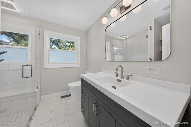 220 Hickory Nut Grove Lane, Cary, IL 60013