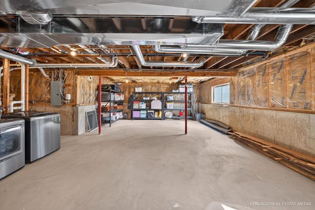 220 Hickory Nut Grove Lane, Cary, IL 60013