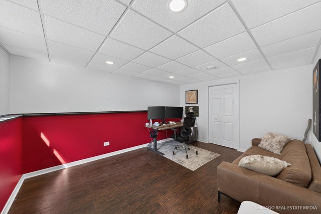 220 Hickory Nut Grove Lane, Cary, IL 60013