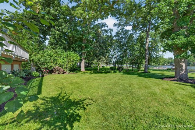 220 Hickory Nut Grove Lane, Cary, IL 60013